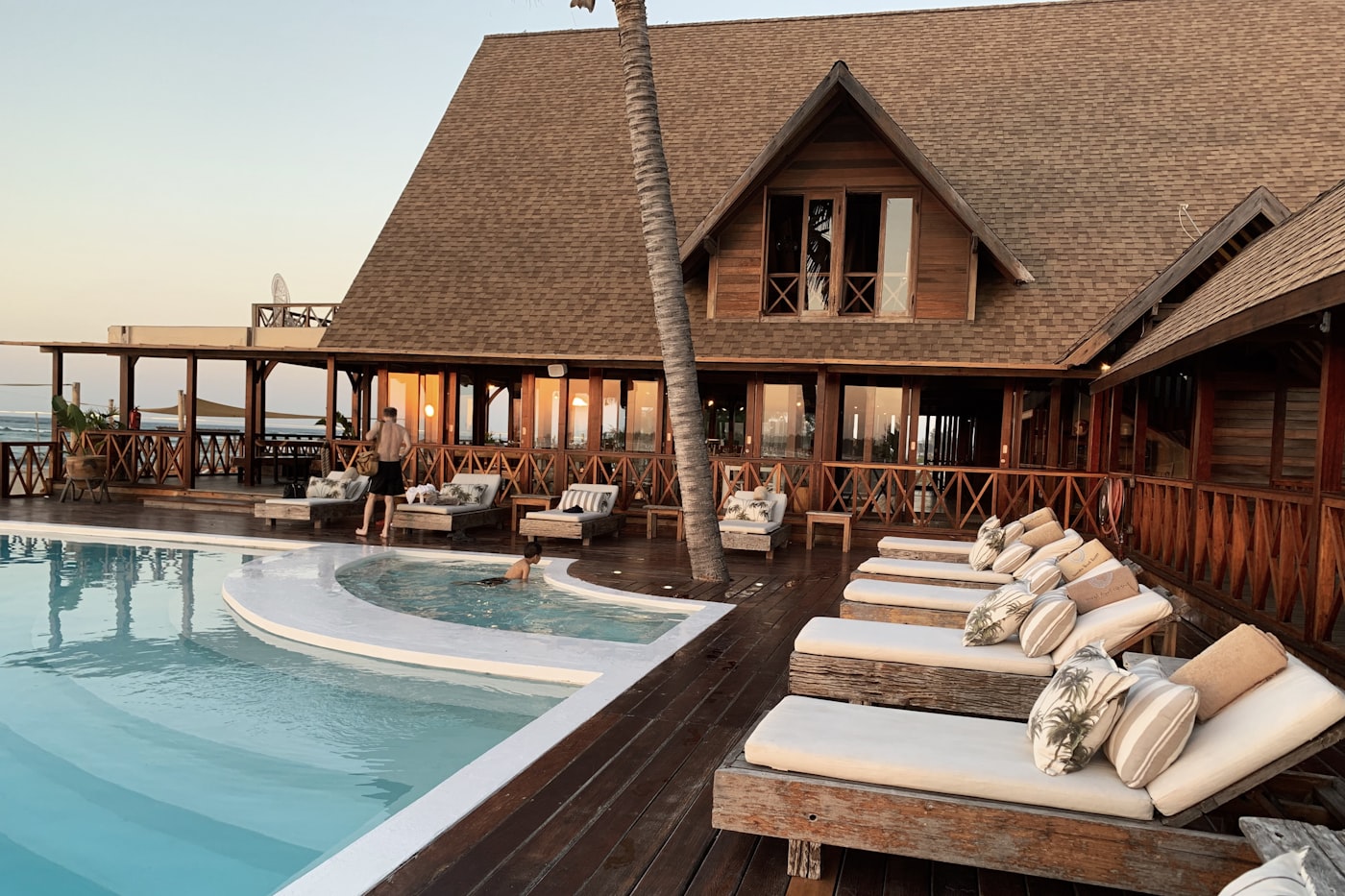 Resort lobi ve karşılama alanı